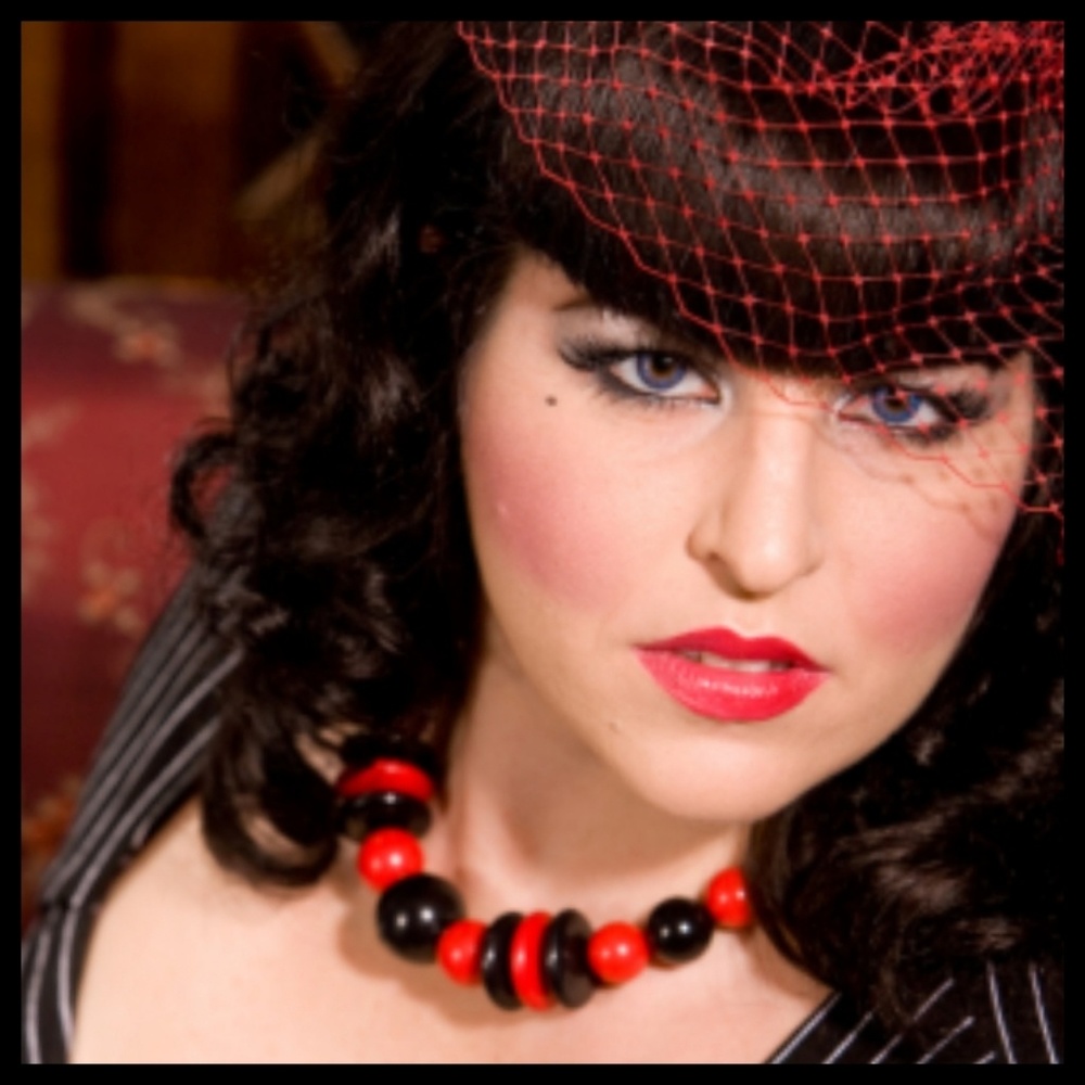 Meet your Posher, Dee Dee - Picture 2 of 8